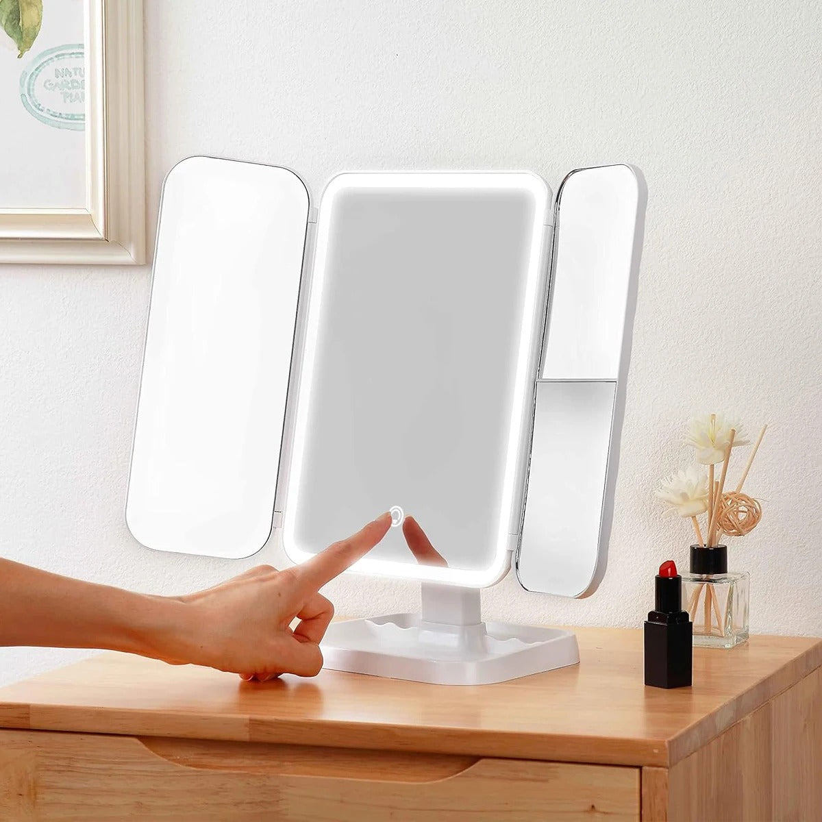 Foldable LED tri-mirror